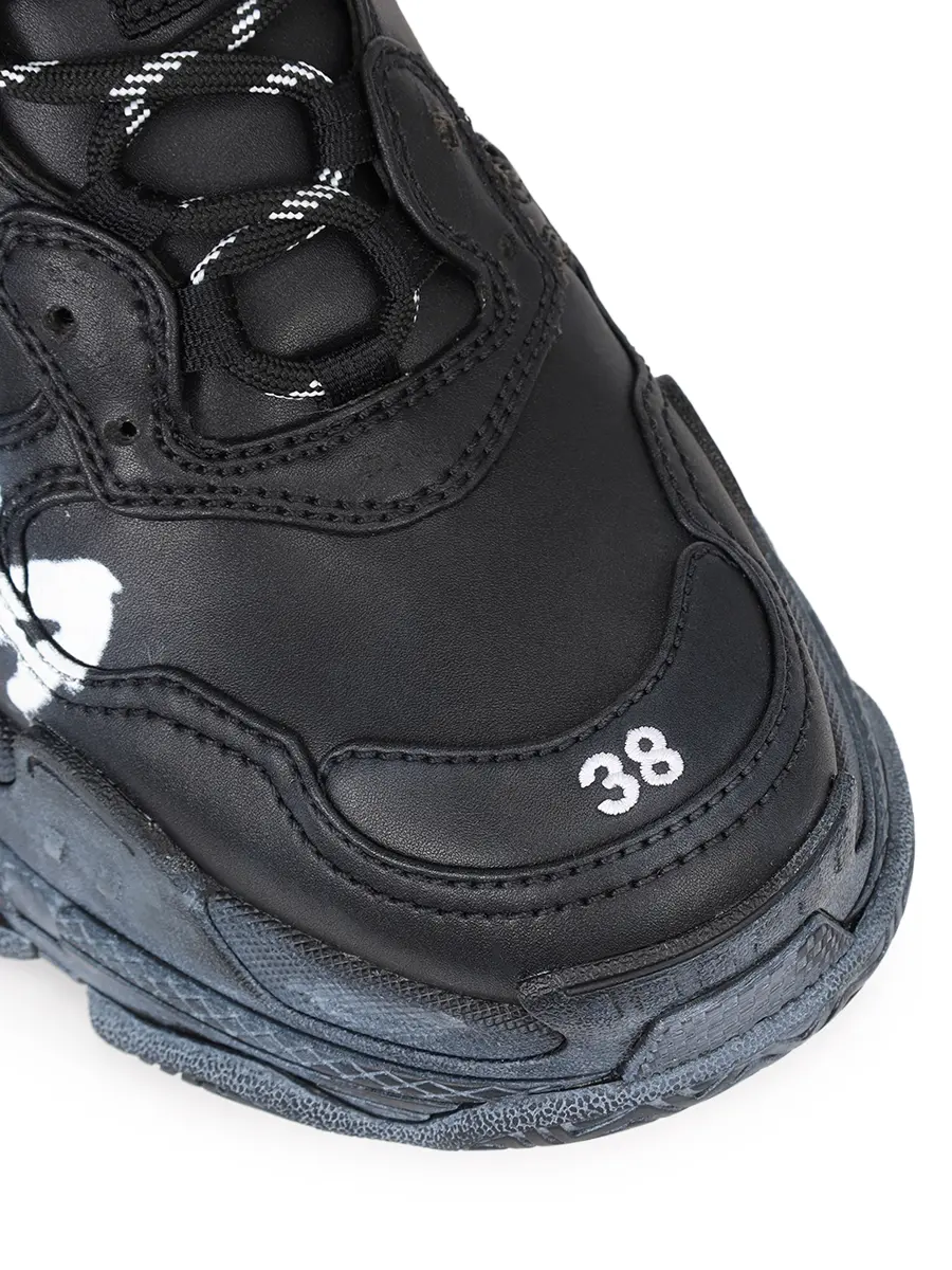 Кроссовки однотонные