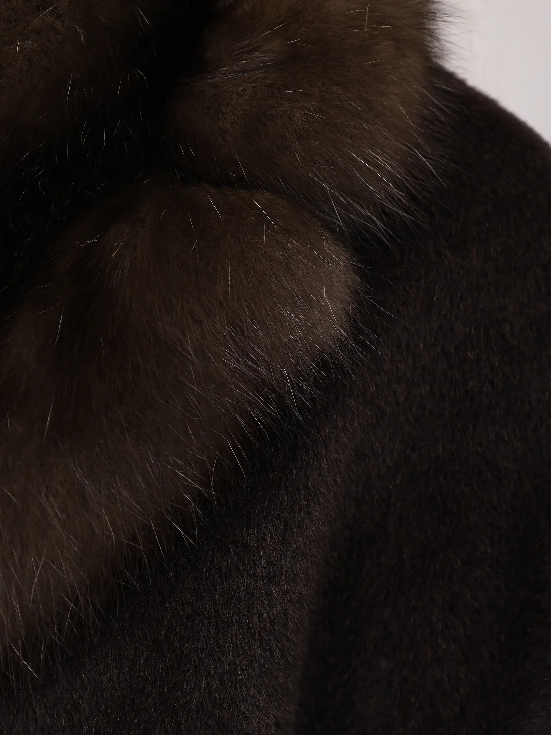 Пальто из шерсти альпака с мехом соболя