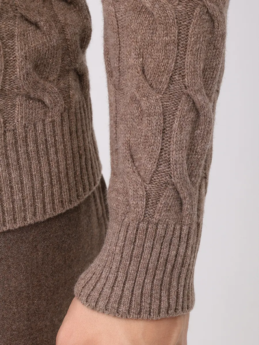 Свитер шерстяной