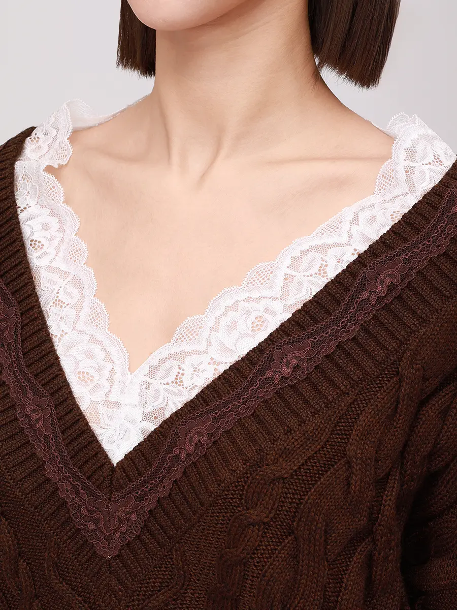 Пуловер с кружевом