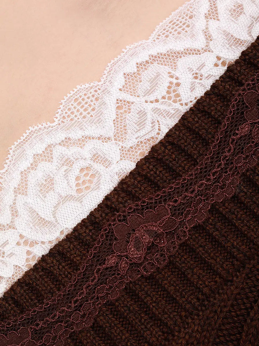 Пуловер с кружевом