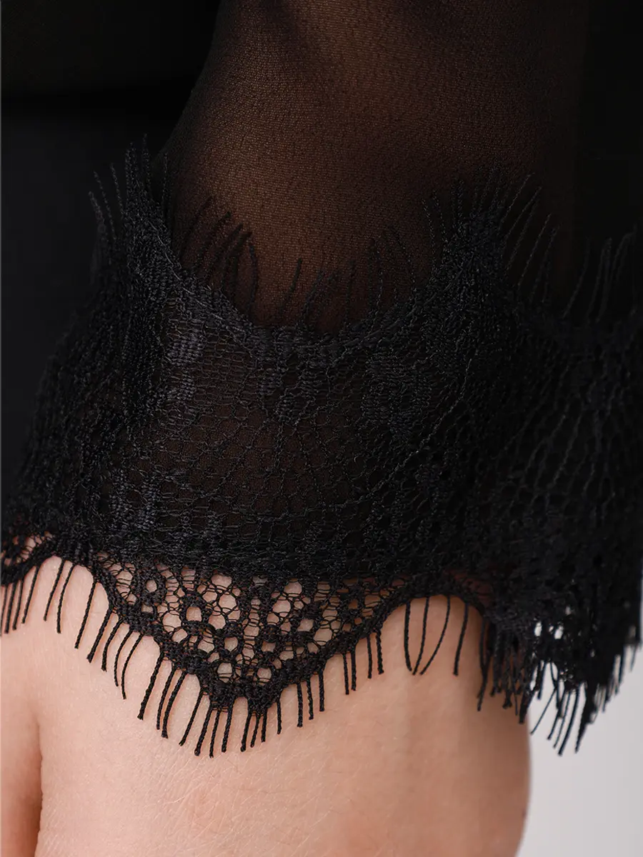 Платье с кружевом