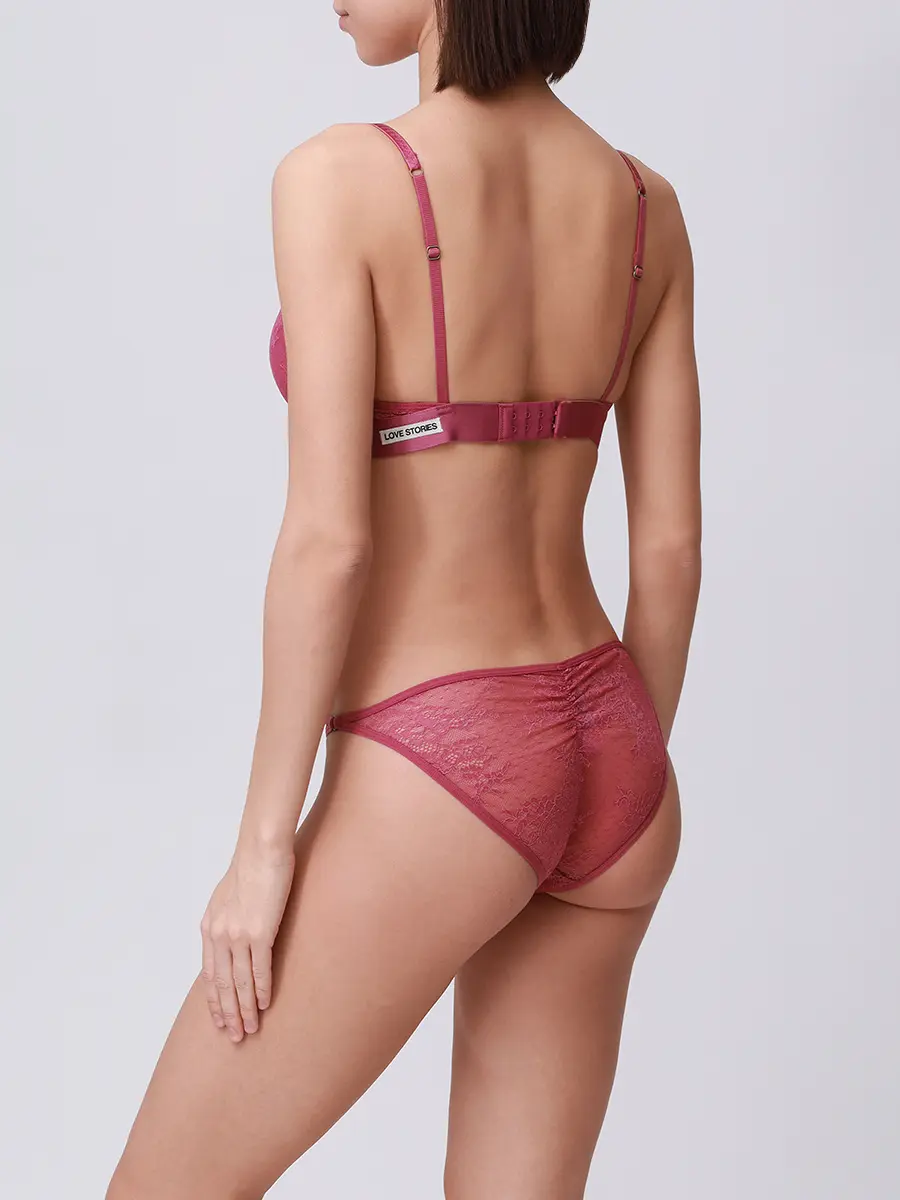 Бюстгалтер с формованной чашкой