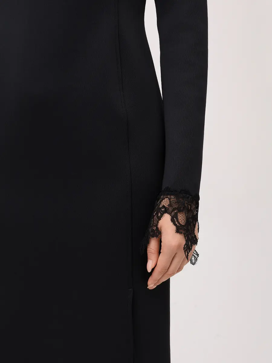 Платье с кружевом