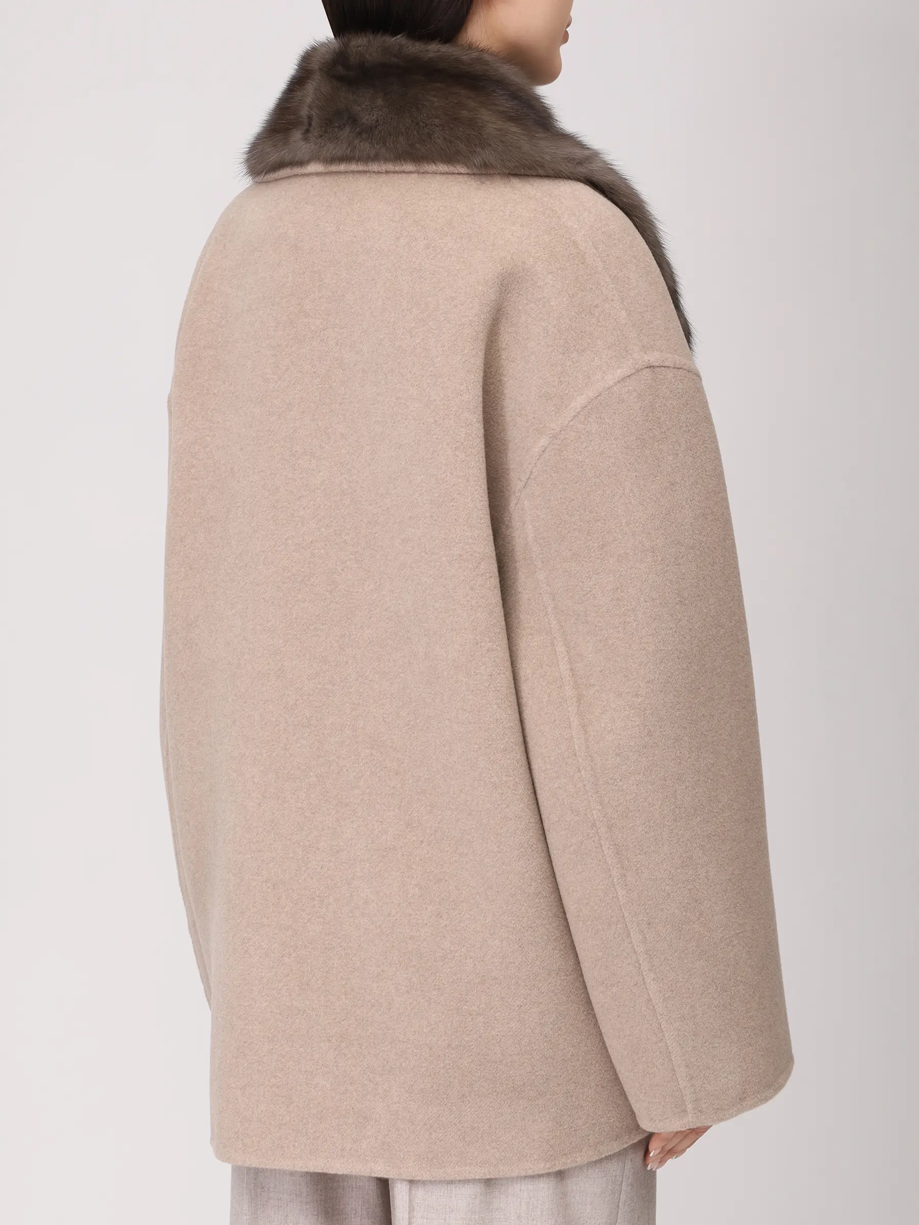 Полупальто из шерсти и кашемира с мехом соболя