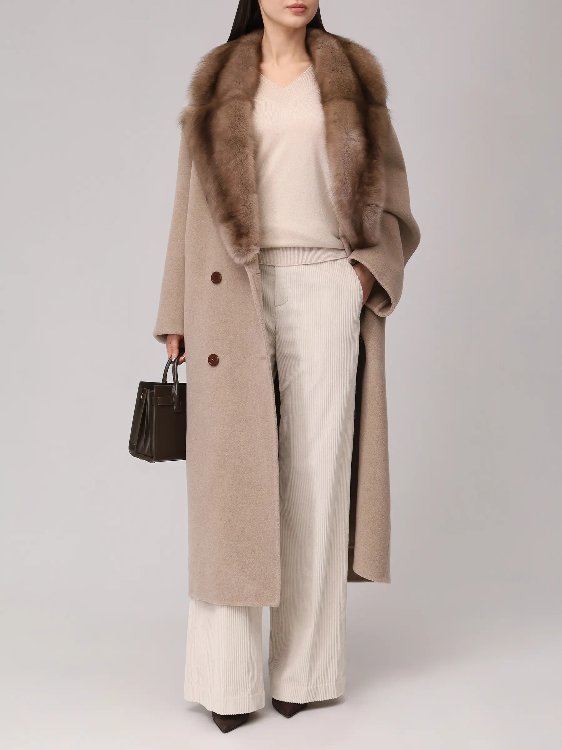 Пальто из шерсти и кашемира с мехом соболя
