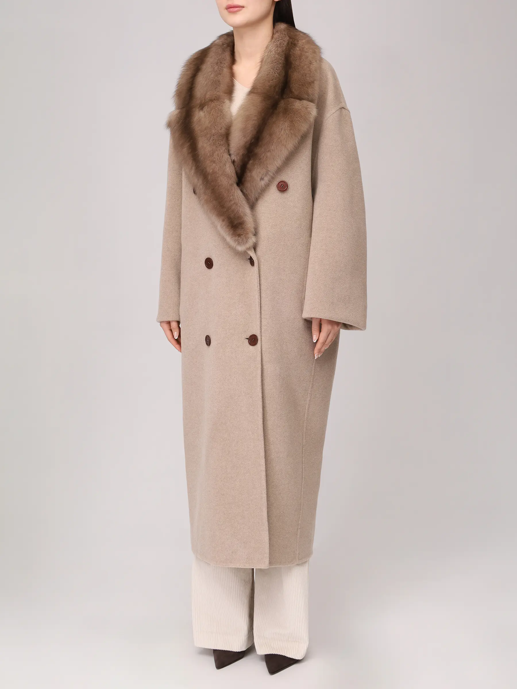 Пальто из шерсти и кашемира с мехом соболя
