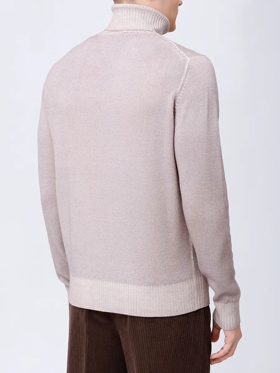 Свитер шерстяной