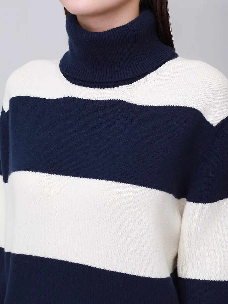 Свитер шерстяной