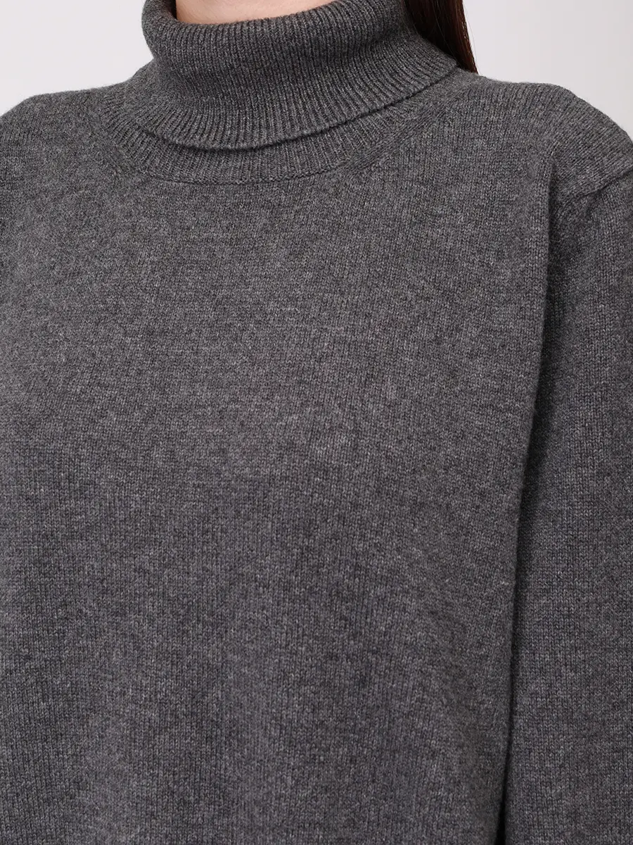 Свитер шерстяной