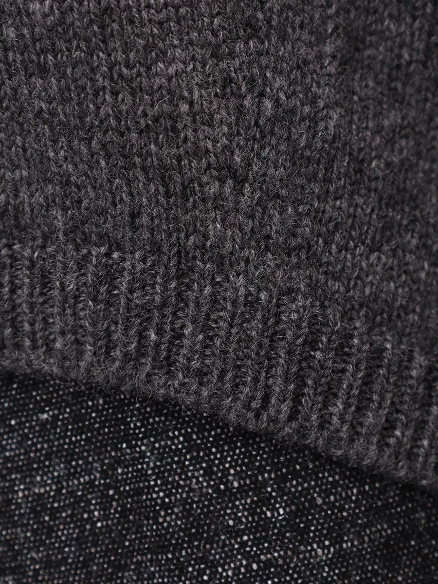 Свитер шерстяной