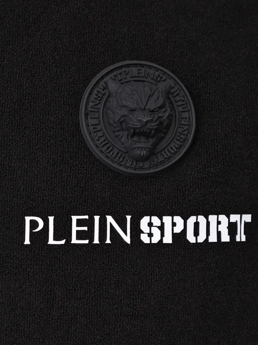 Футболка с логотипом