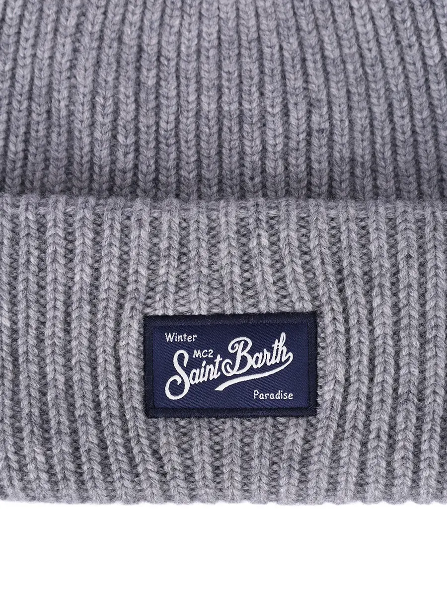 Шапка из шерсти и вискозы