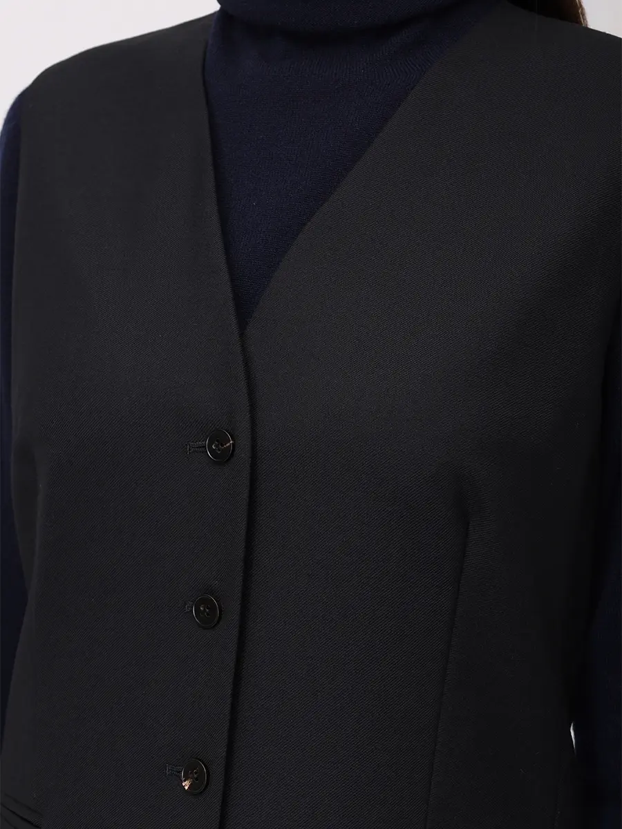 Жилет однотонный