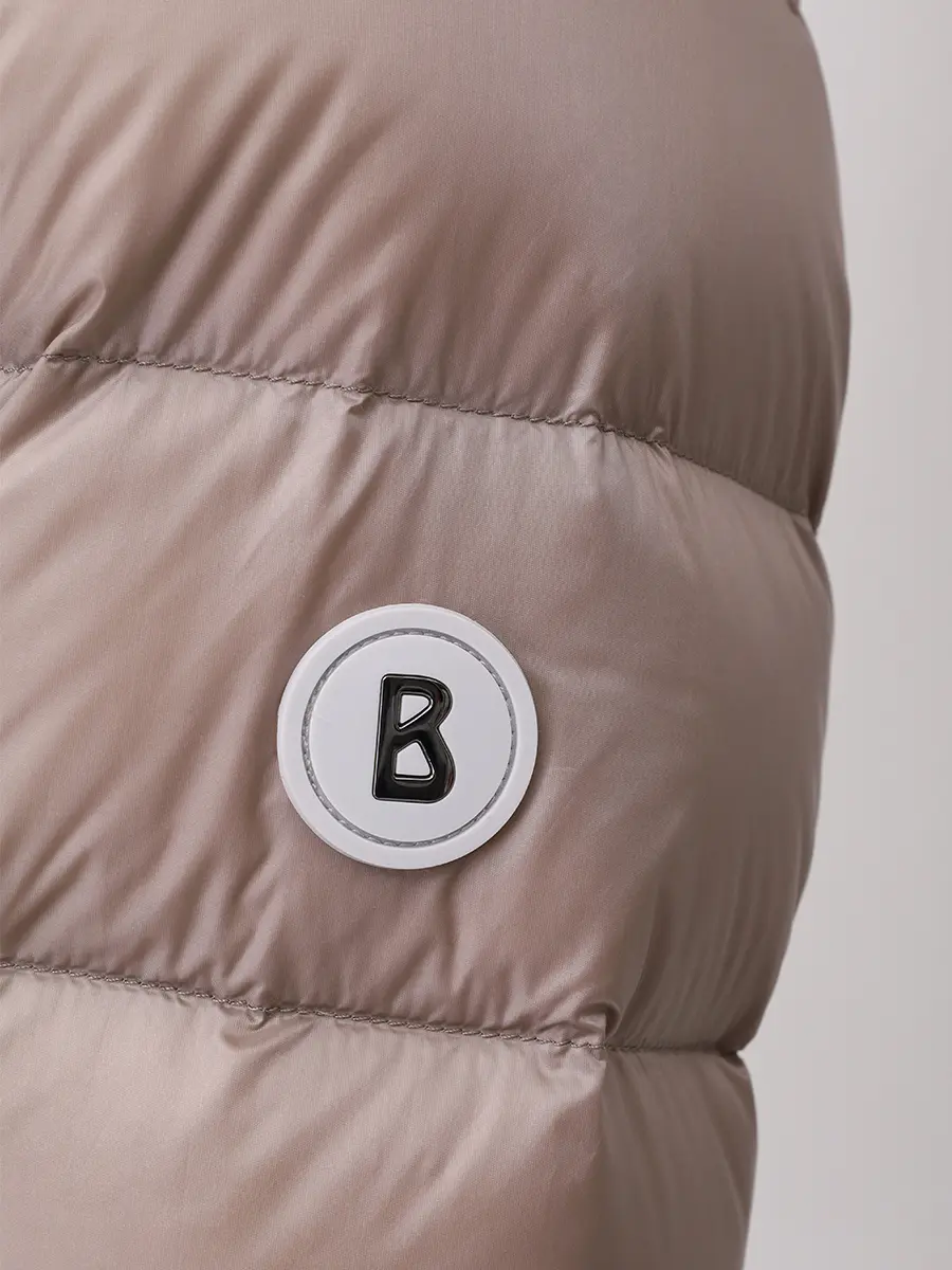 Пуховик стеганый Hugh