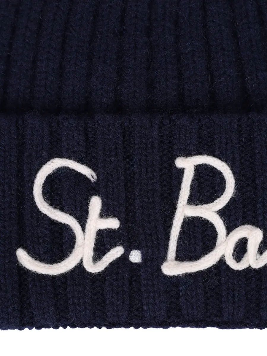 Шапка из шерсти и вискозы