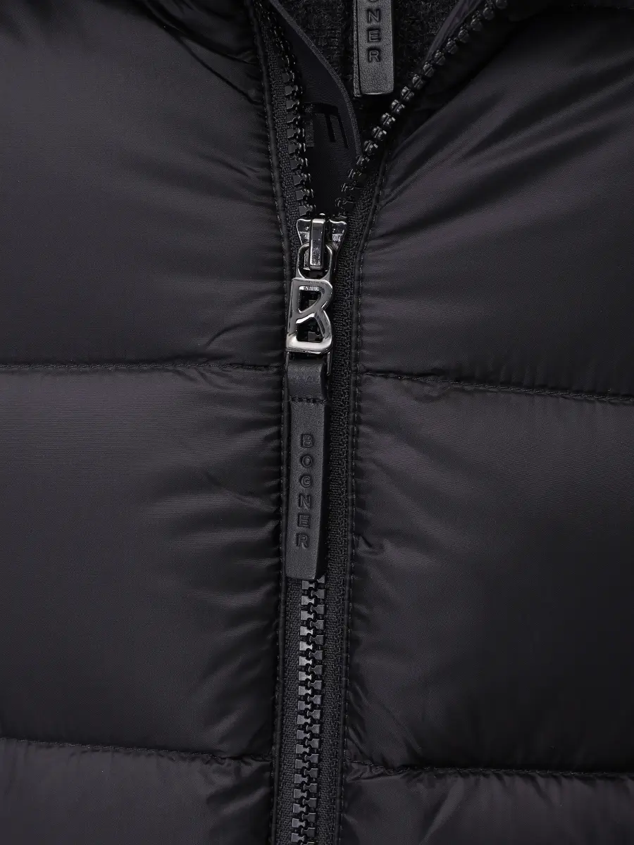 Пуховик стеганый Hugh