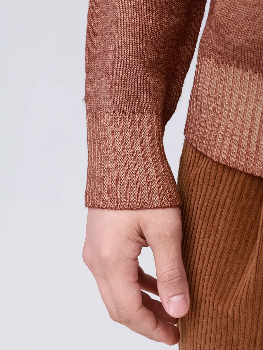 Свитер шерстяной