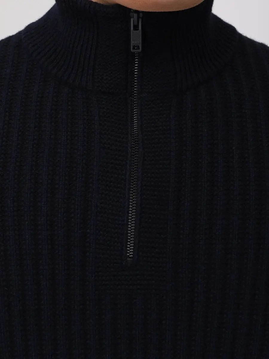 Свитер шерстяной