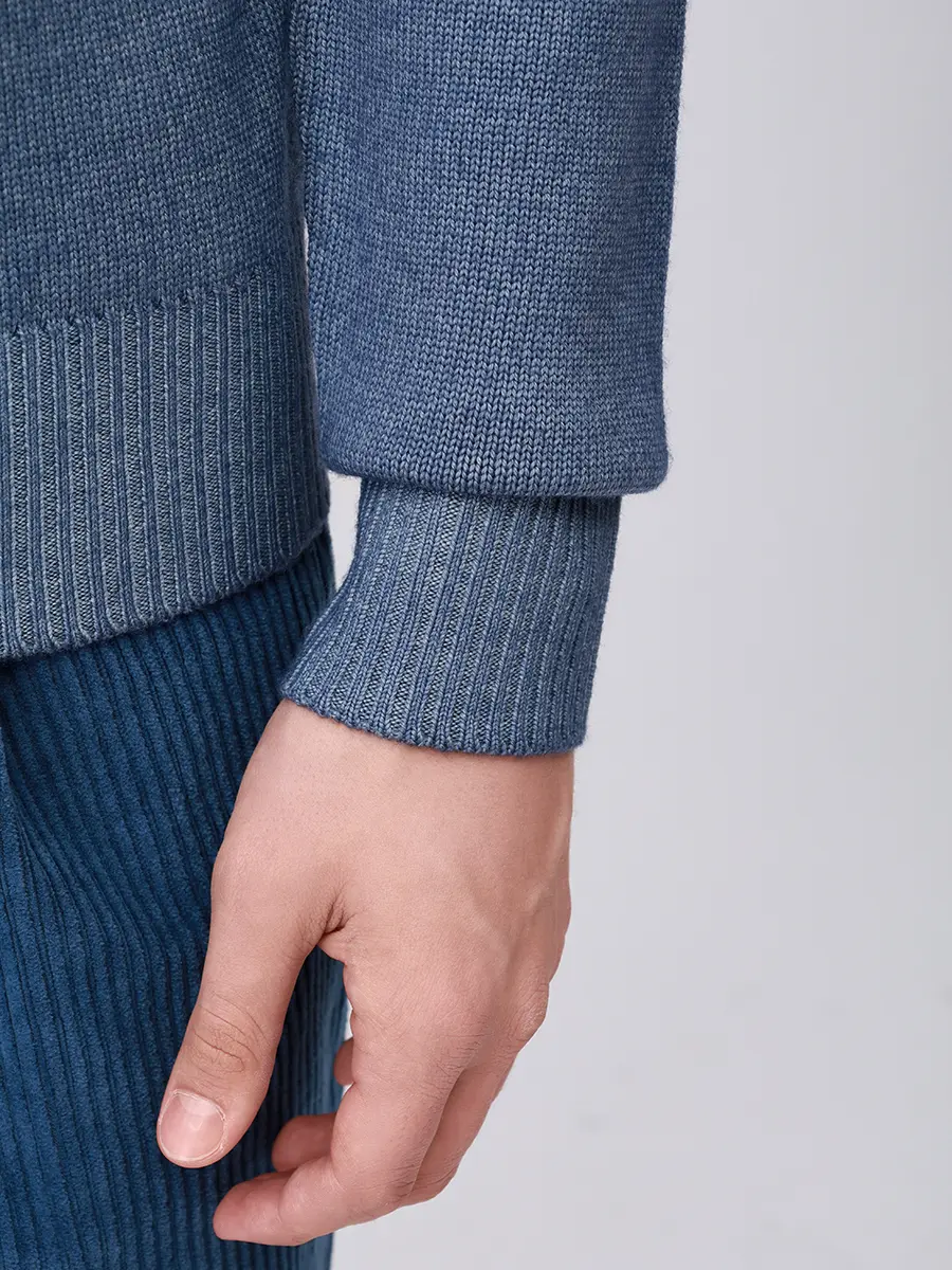 Свитер шерстяной