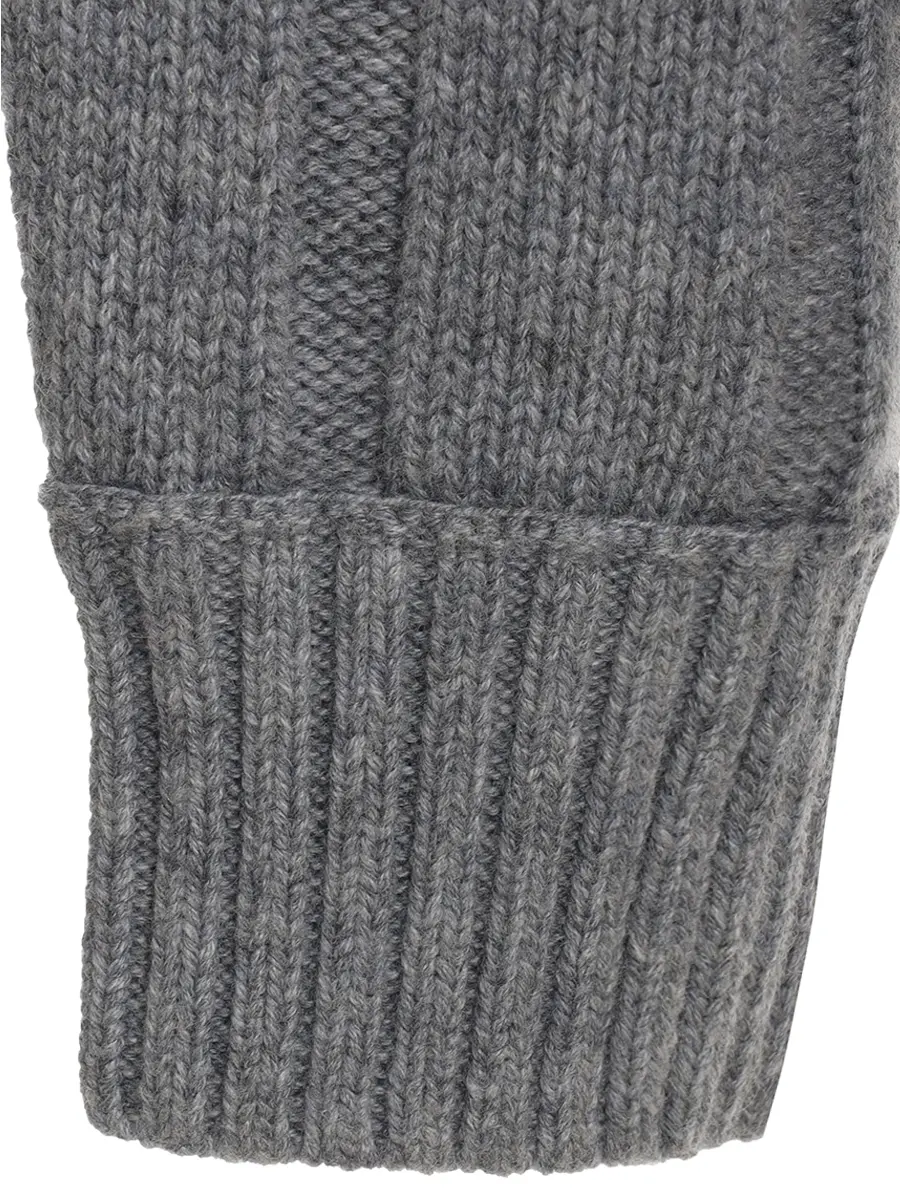 Свитер шерстяной