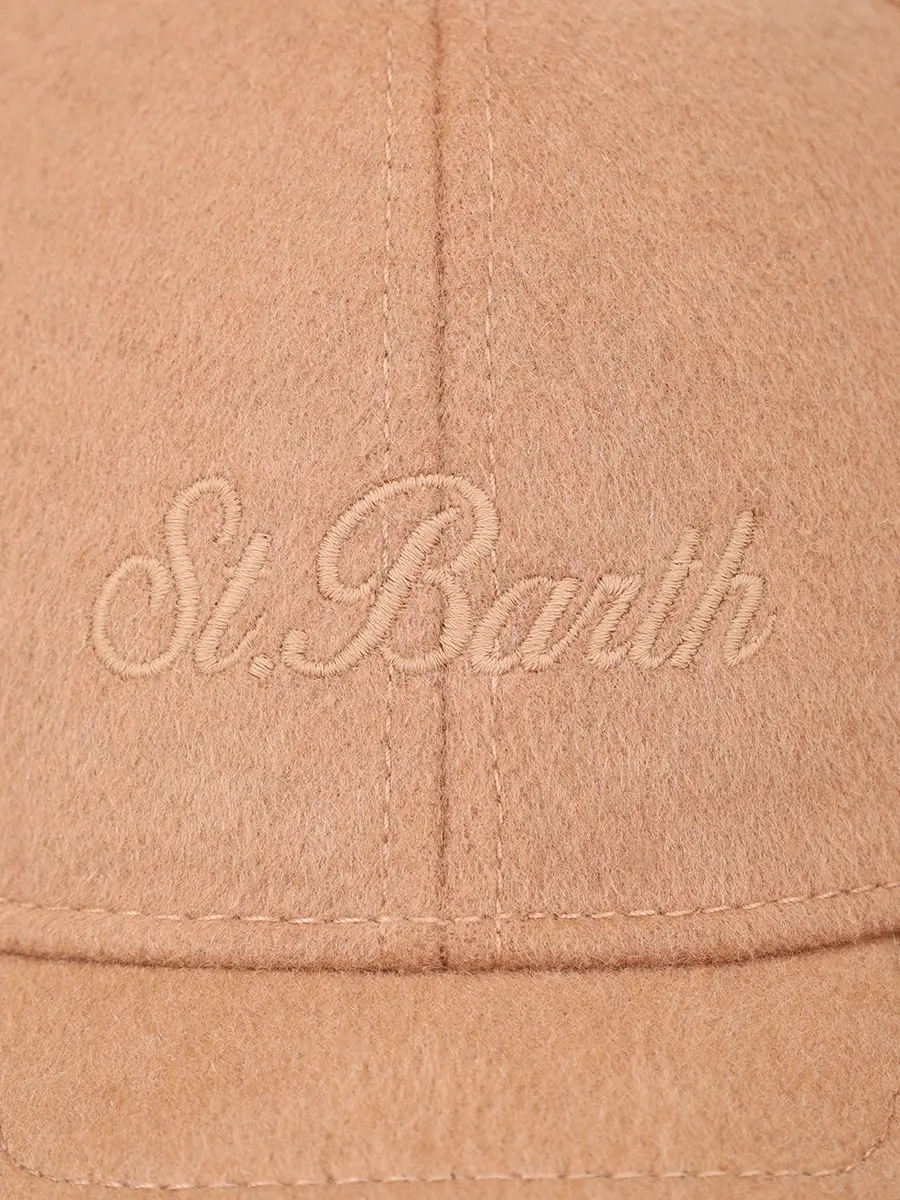 Бейсболка с логотипом