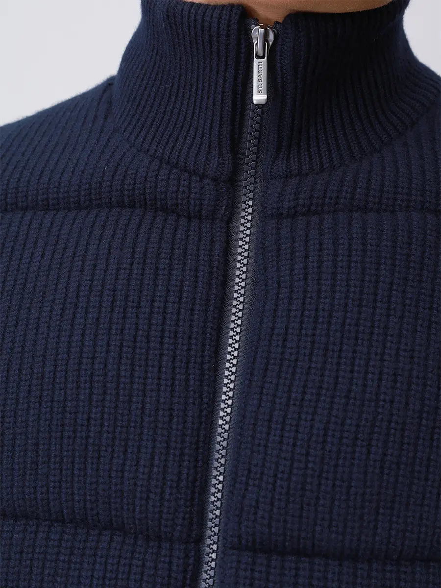 Жилет шерстяной