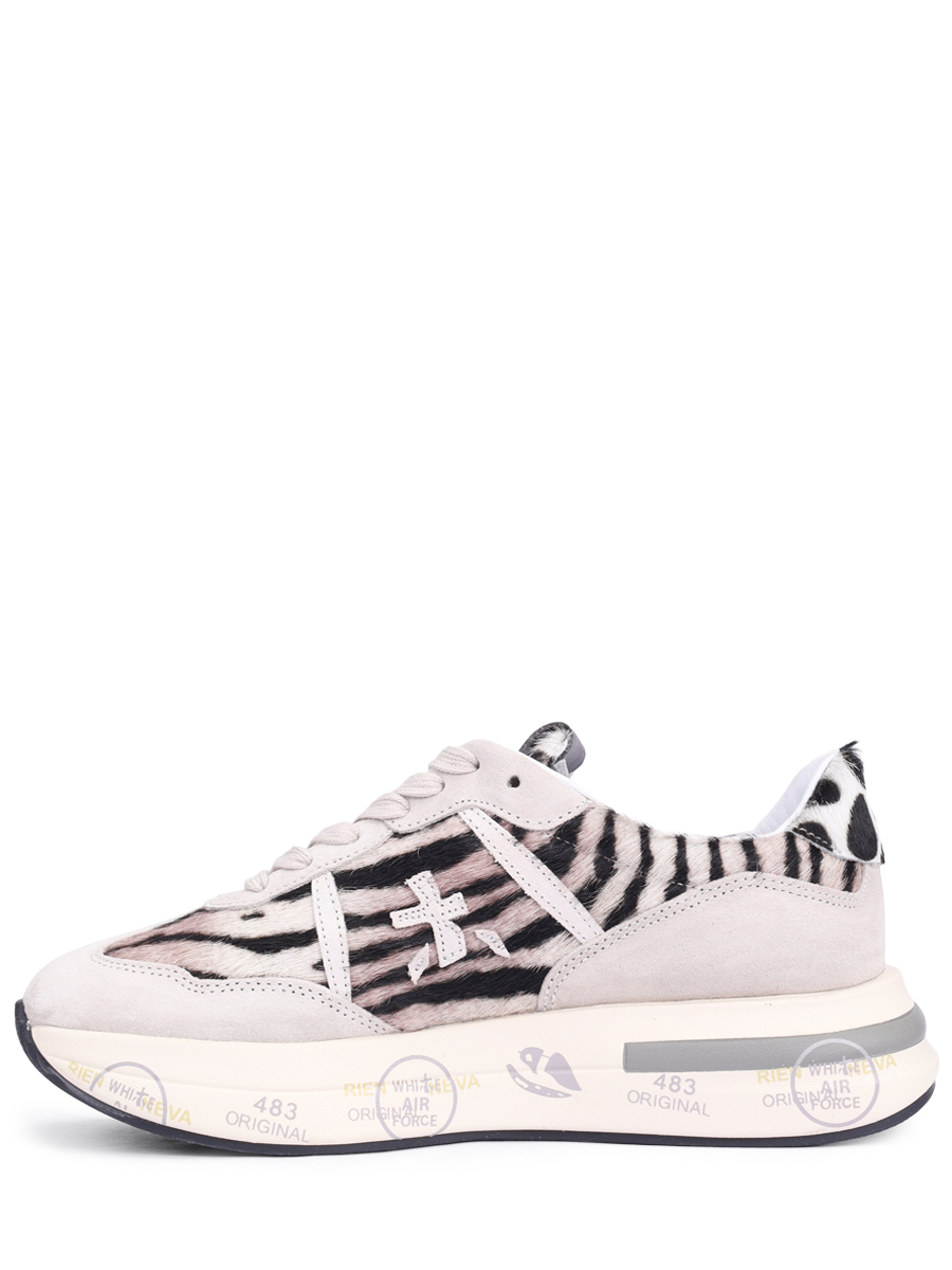 Кроссовки с анималистичным принтом