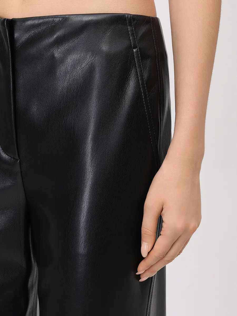 Брюки из экокожи