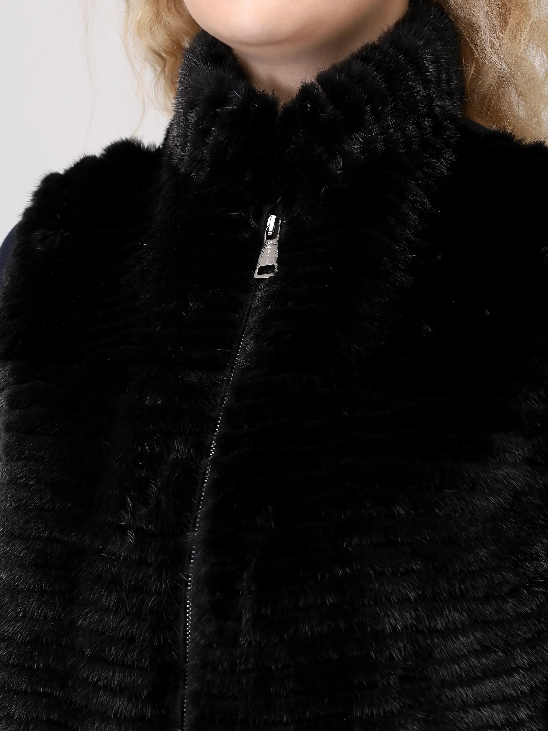 Жилет шерстяной с мехом норки