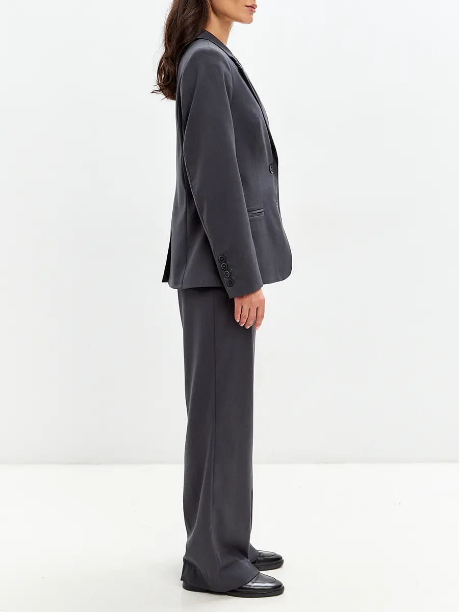 Костюм однотонный