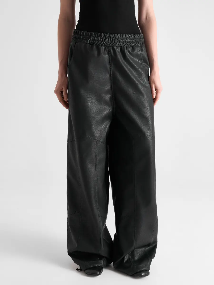 Брюки из экокожи