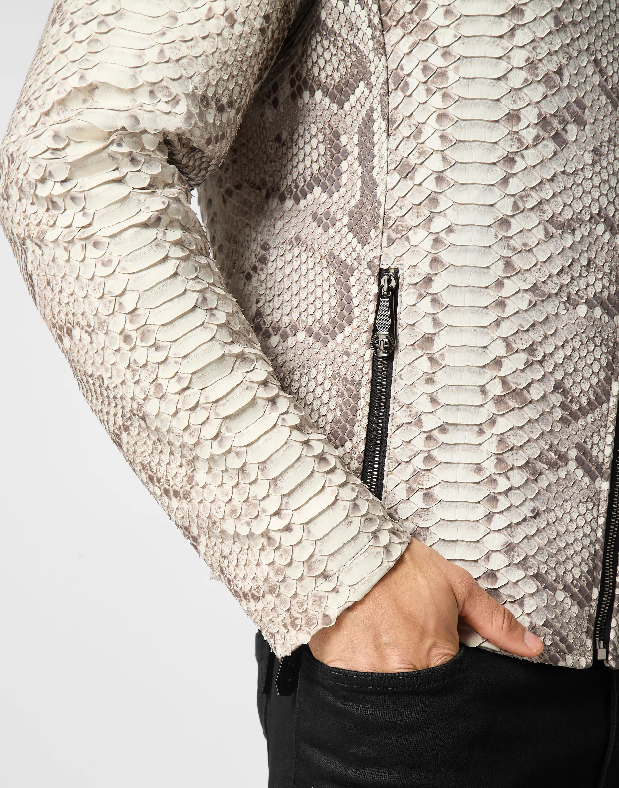 Куртка кожаная