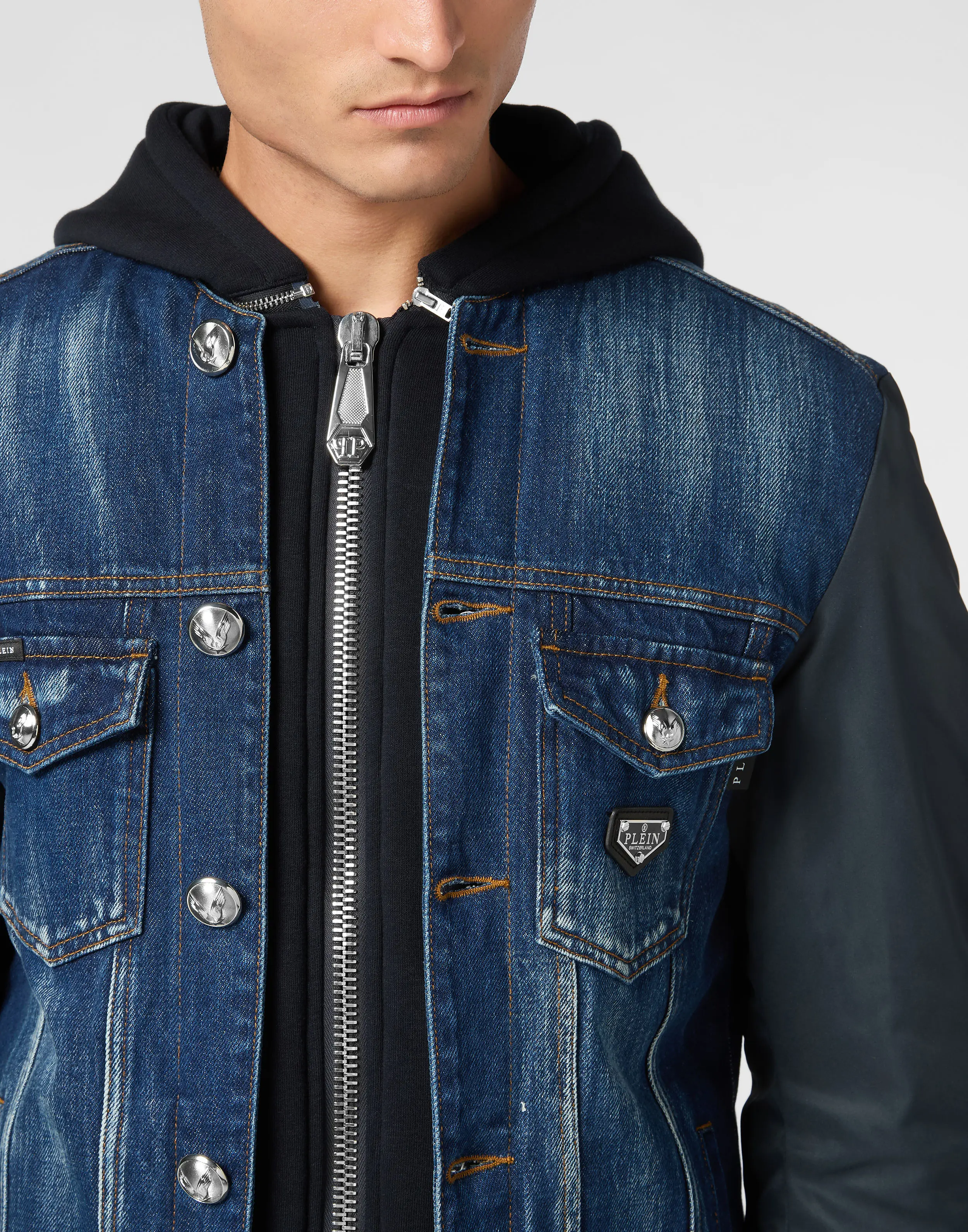 Куртка джинсовая