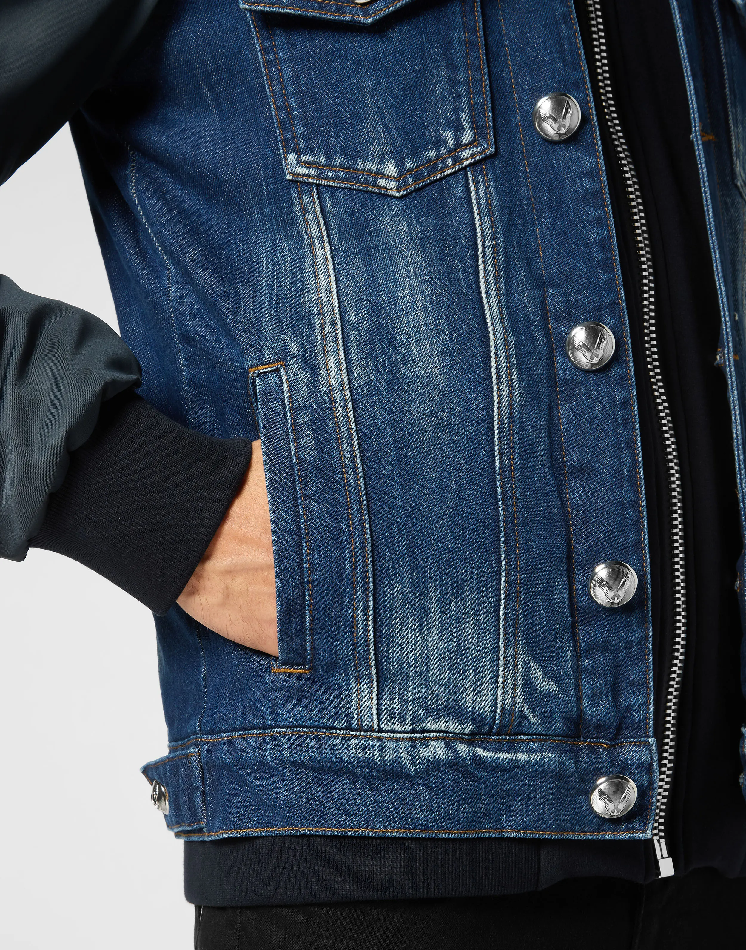 Куртка джинсовая