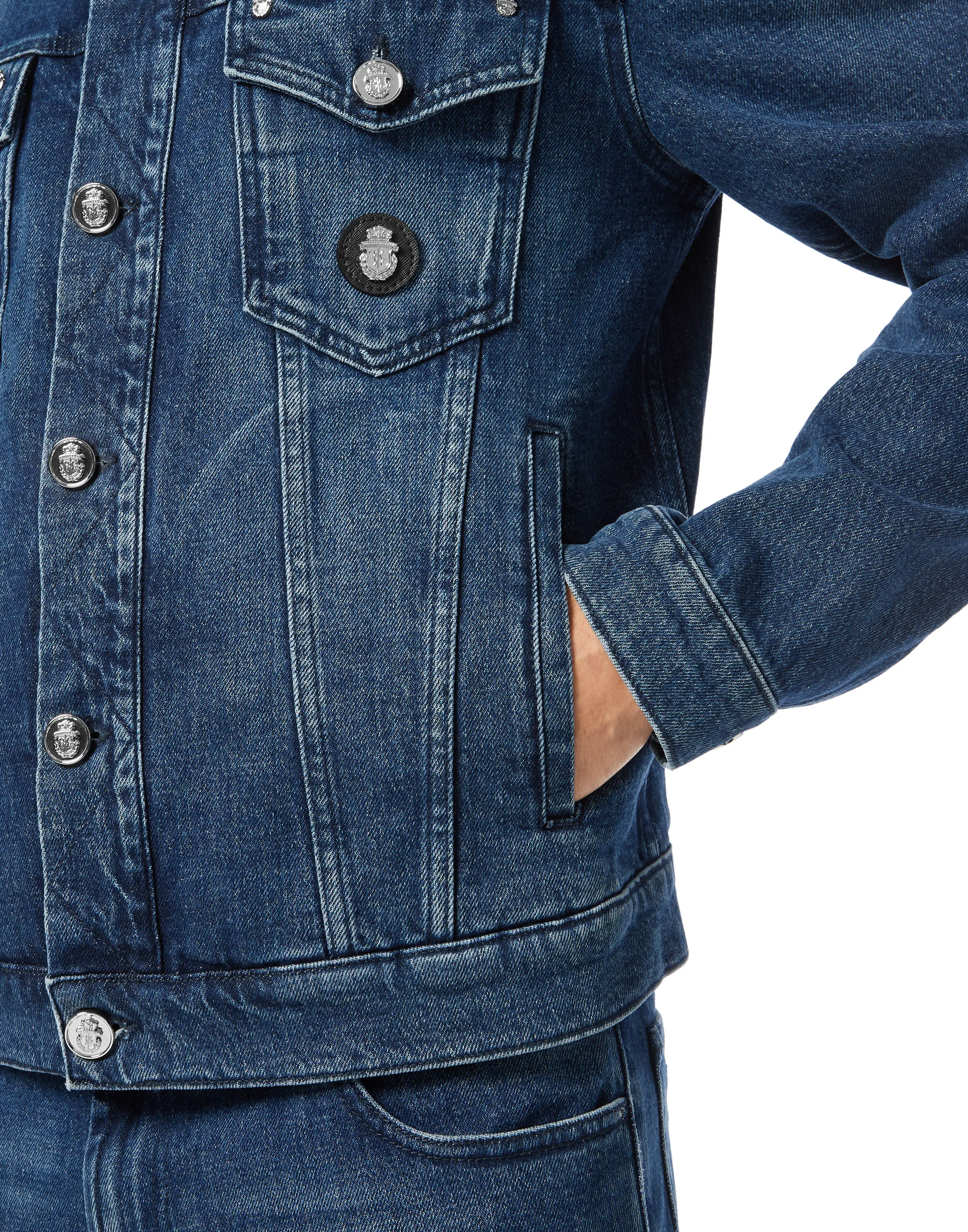 Куртка джинсовая