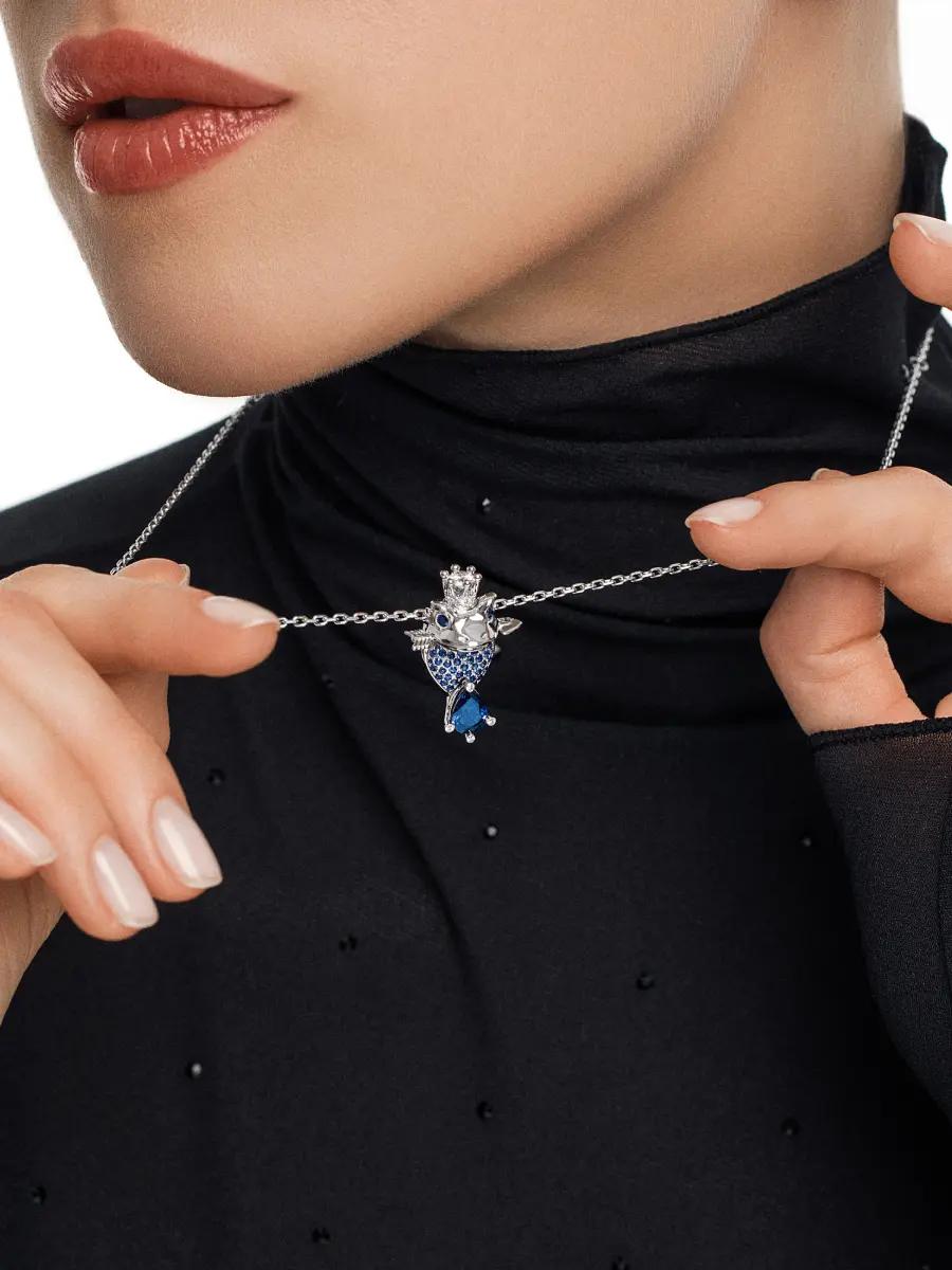 Подвеска «Царевна-лягушка» с бриллиантами и сапфирами