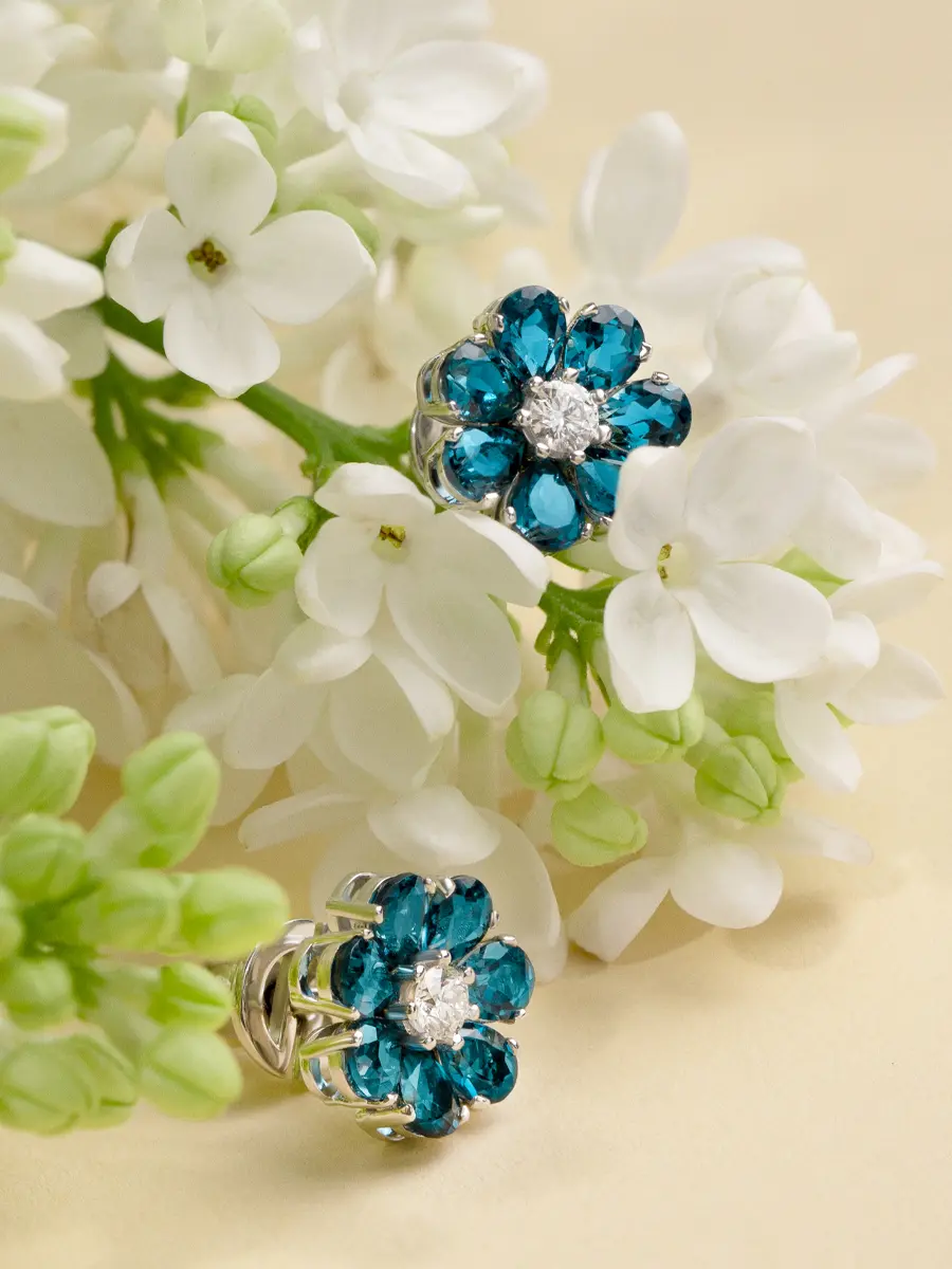 Пусеты «Цветик» с бриллиантами и топазами