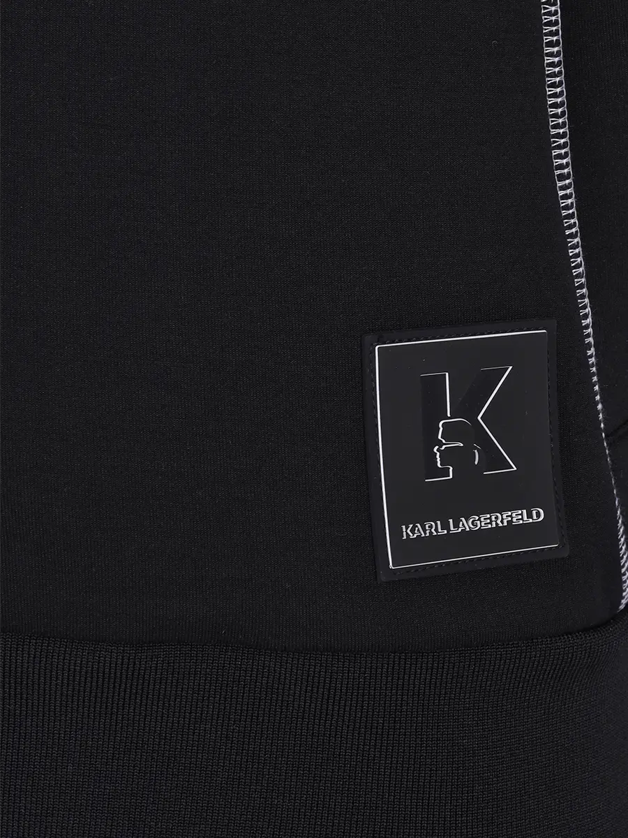 Костюм спортивный