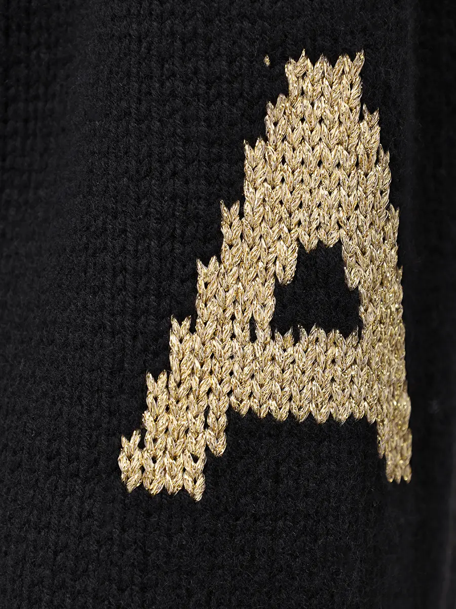 Свитер вязаный