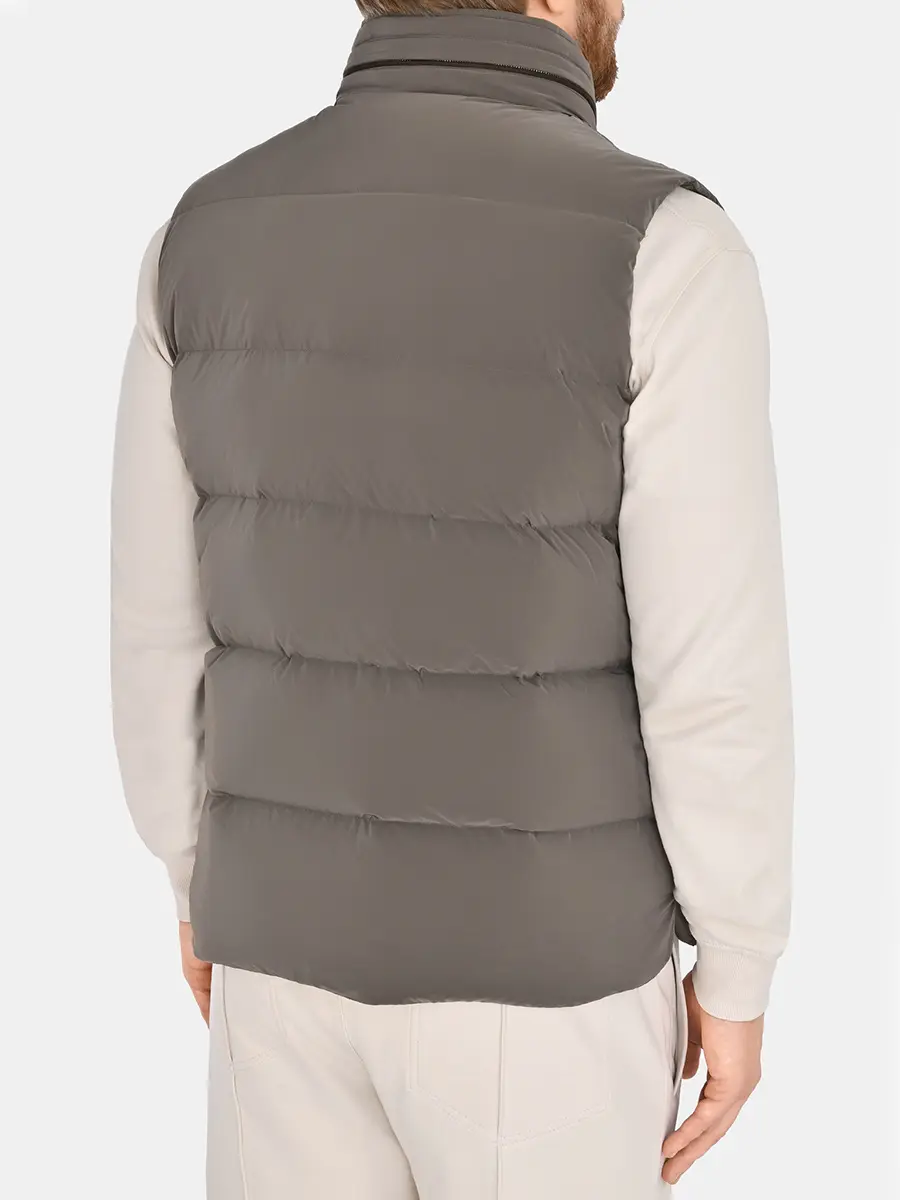 Жилет пуховый