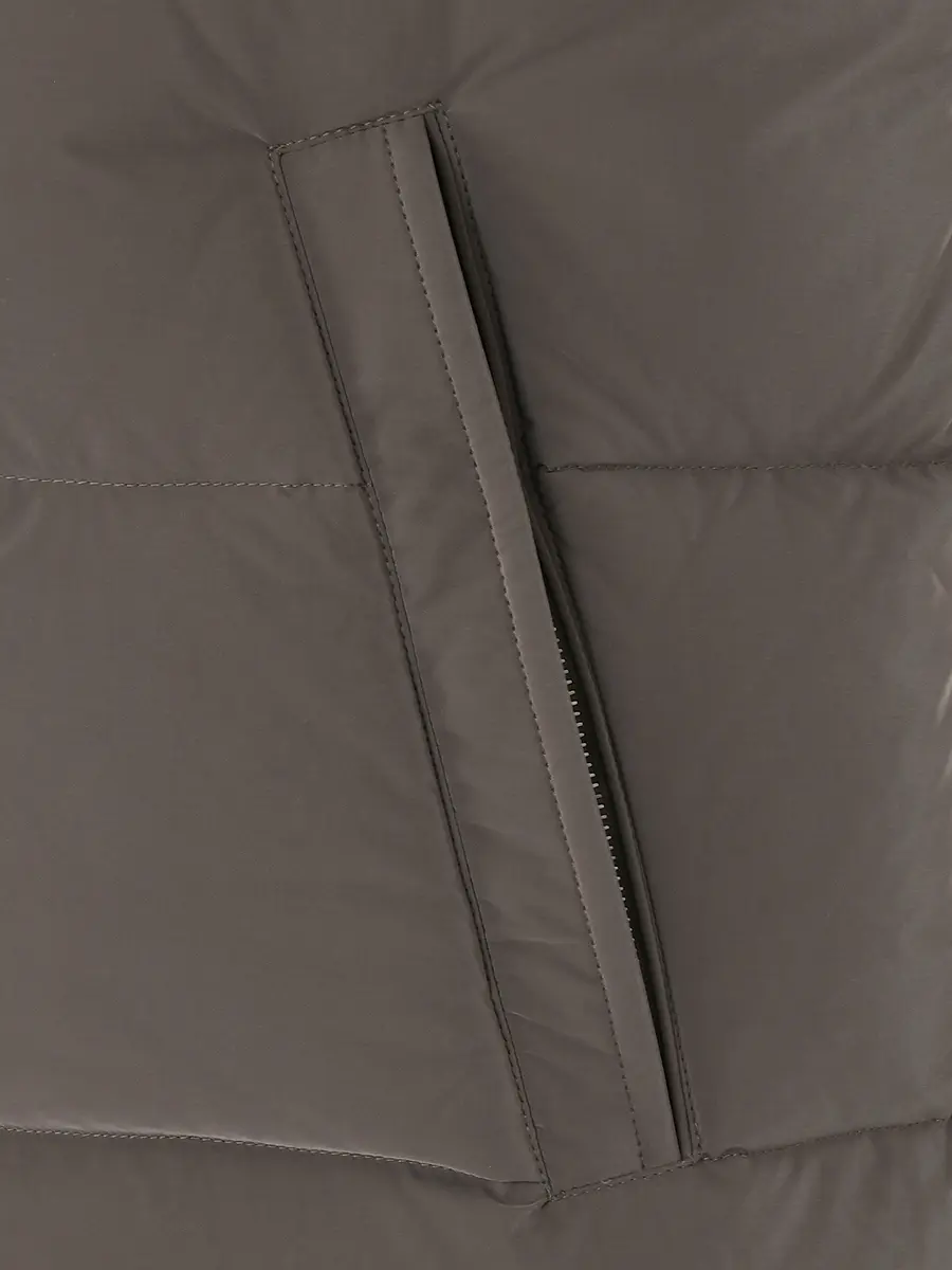 Жилет пуховый