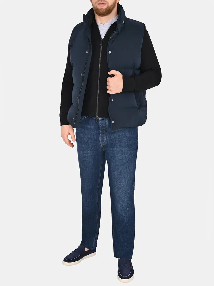 Жилет пуховый