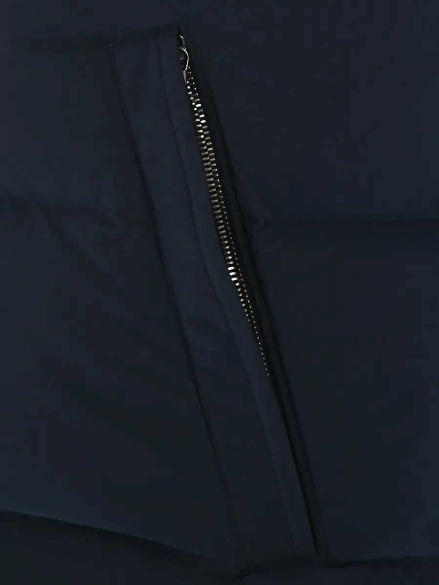 Жилет пуховый