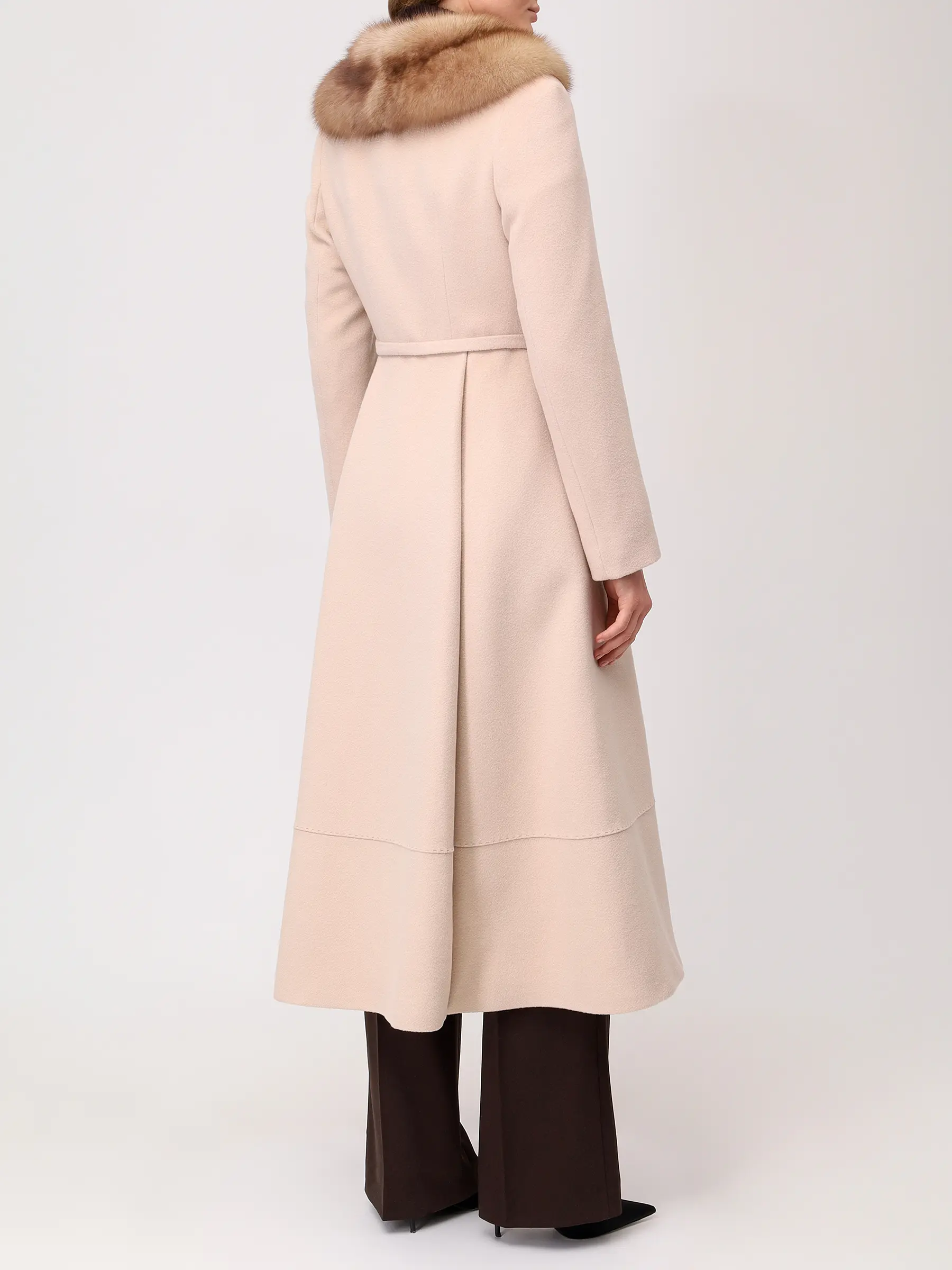 Пальто шерстяное с мехом соболя