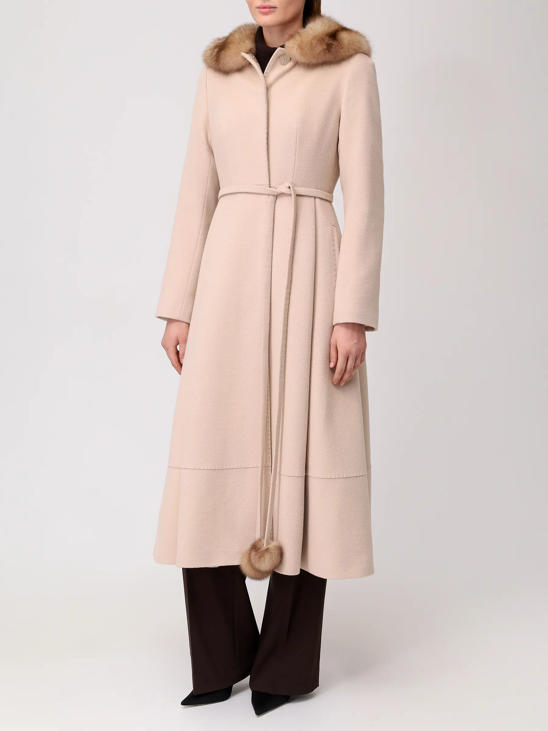 Пальто шерстяное с мехом соболя