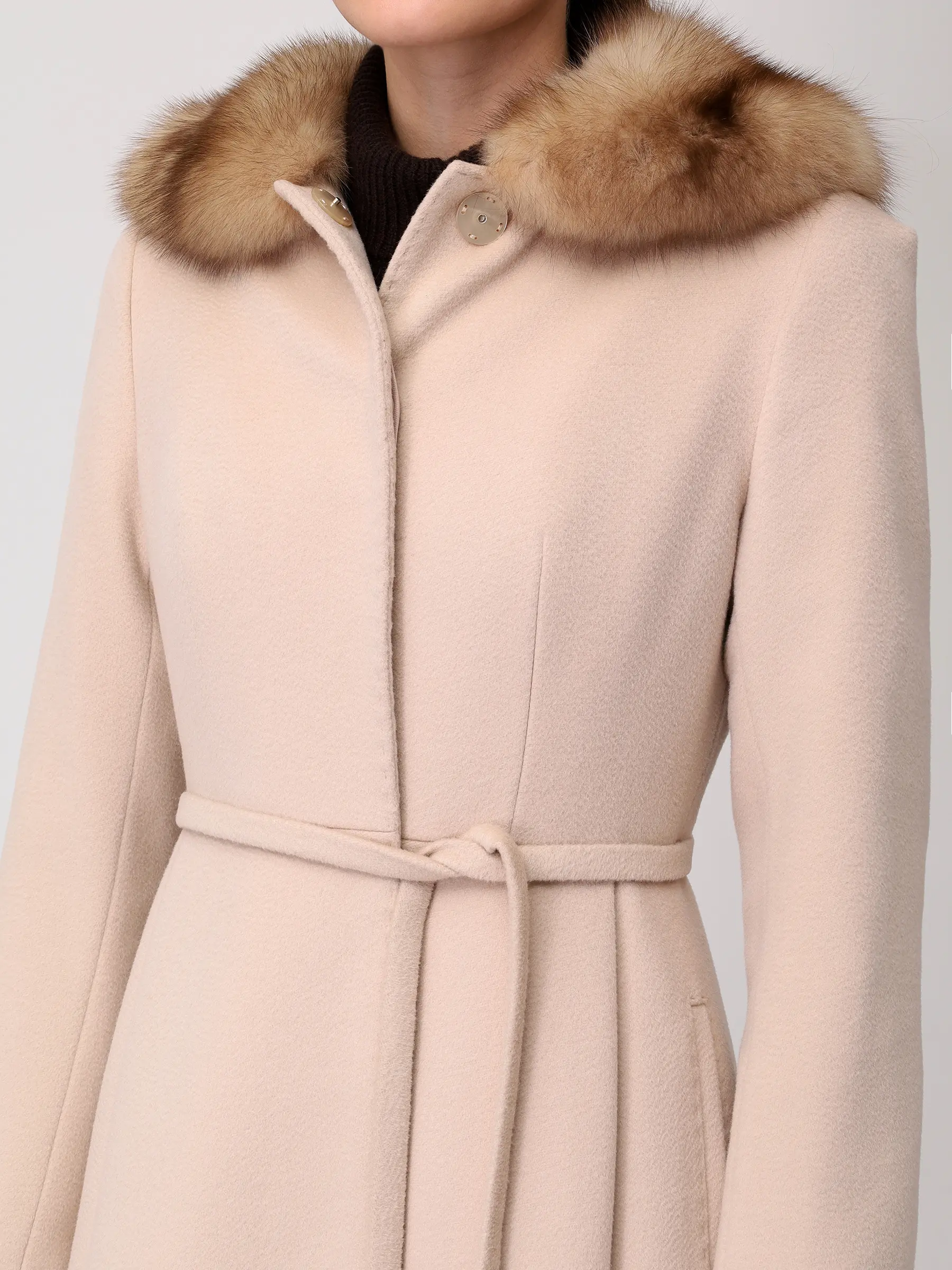 Пальто шерстяное с мехом соболя