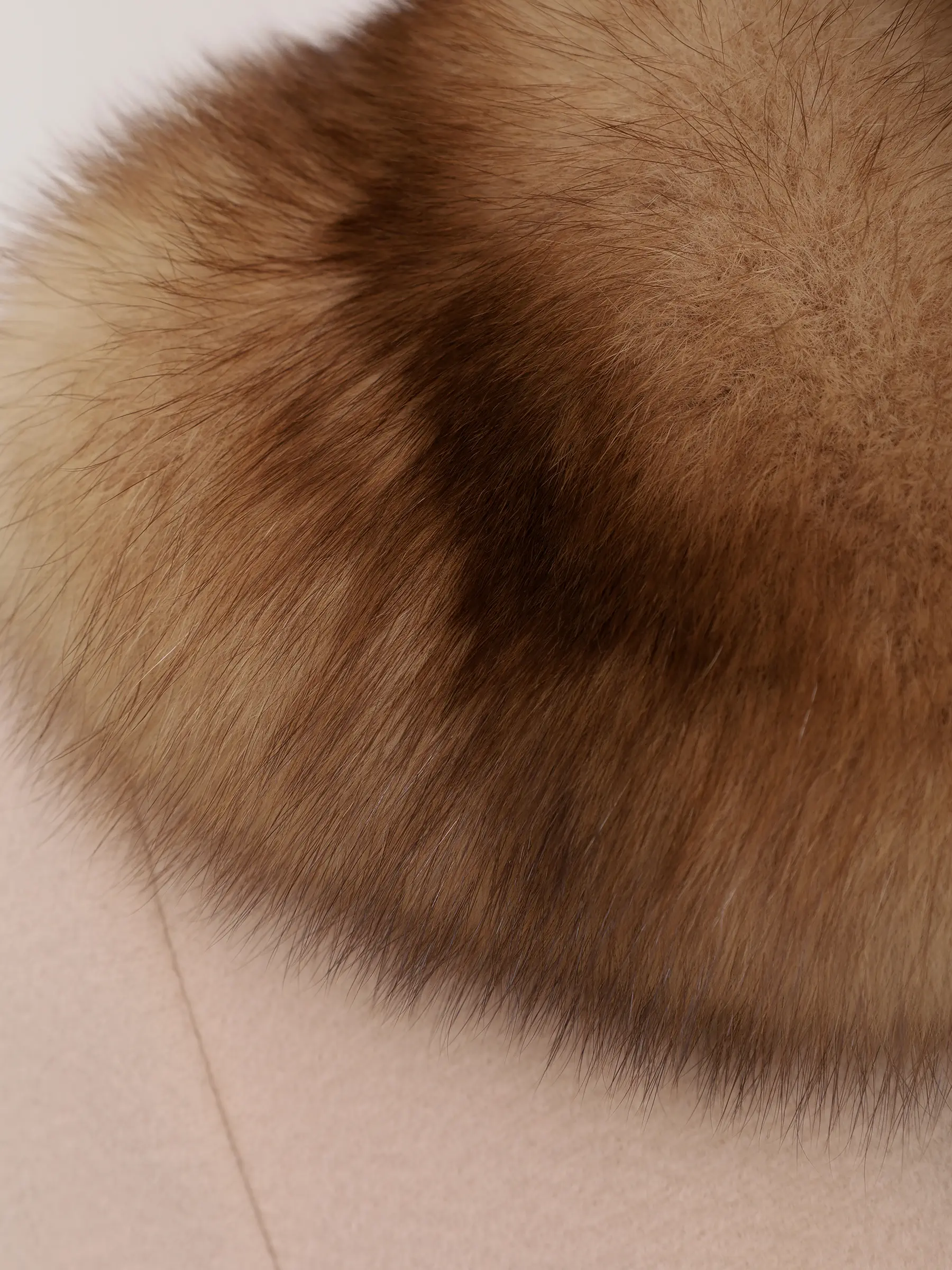 Пальто шерстяное с мехом соболя