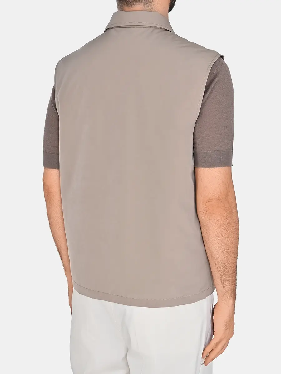 Жилет однотонный