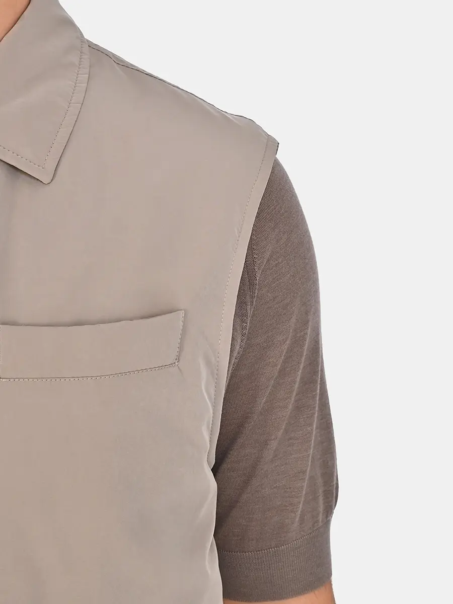 Жилет однотонный